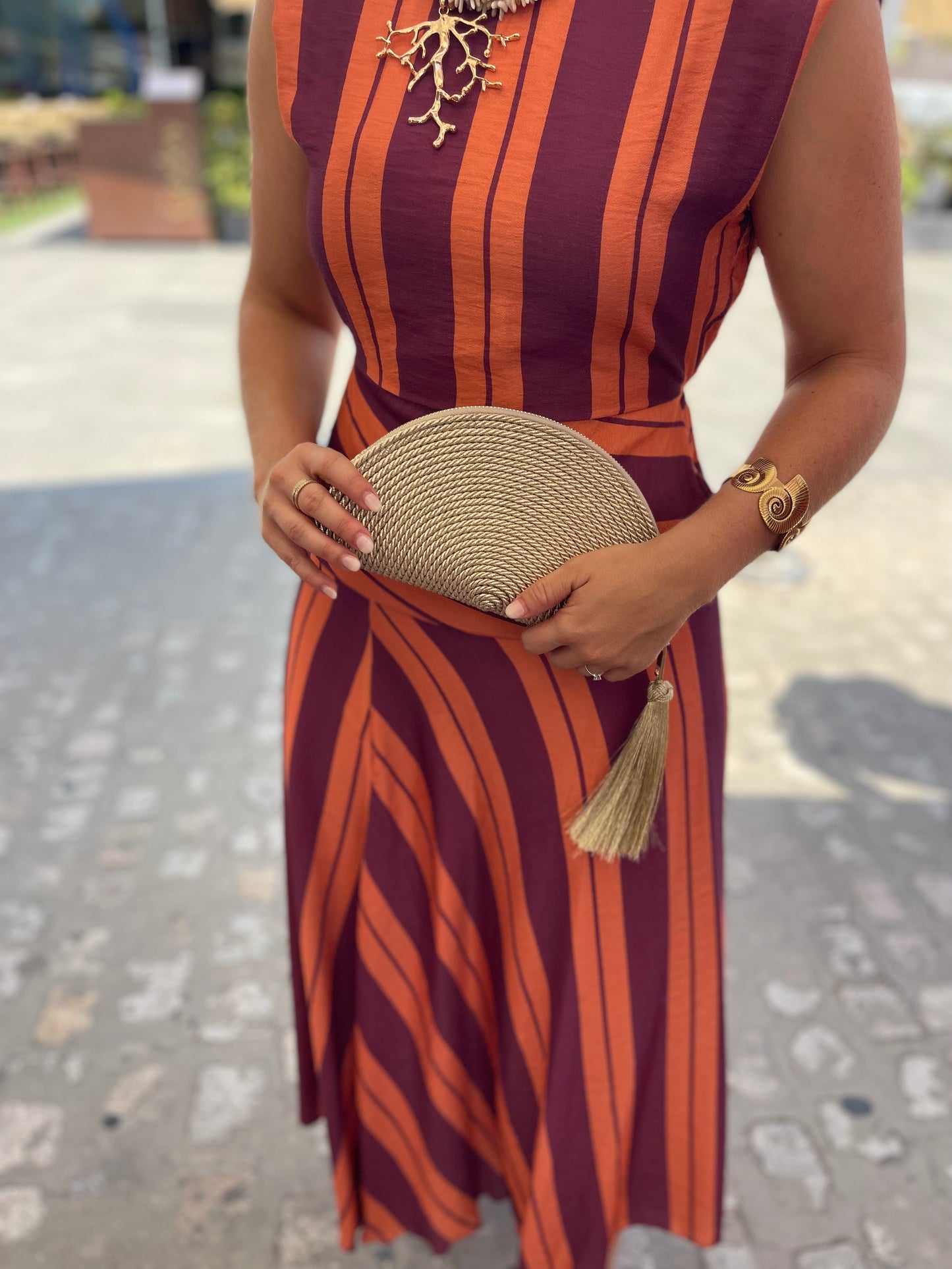 Bolso de mano dorado