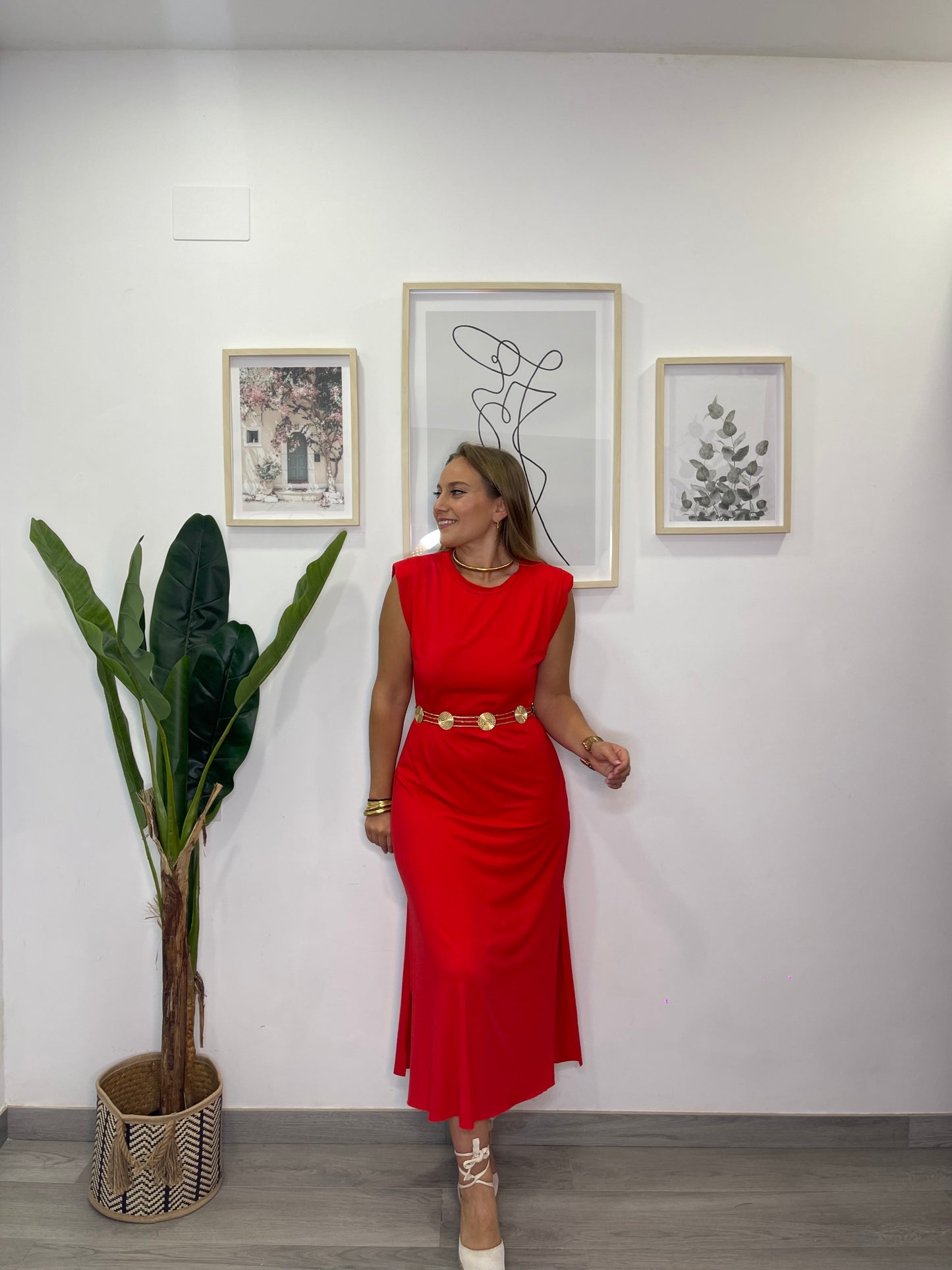 Vestido hombreras rojo