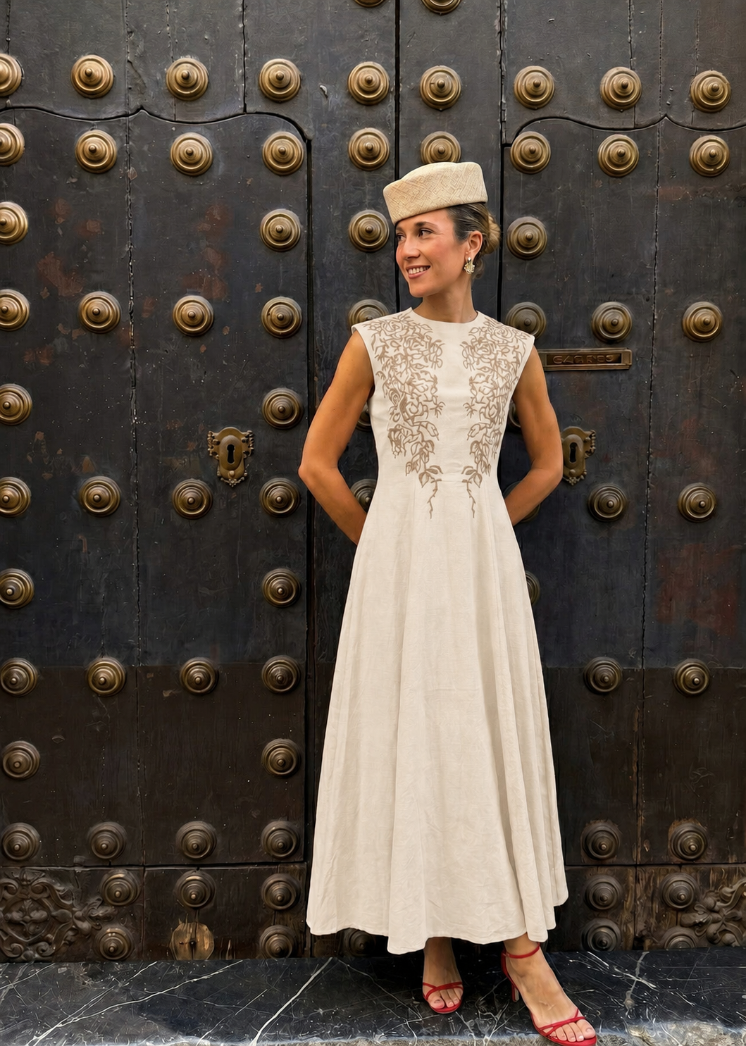 Vestido Nicol bordado beige (preventa se enviaran el viernes 17 julio)