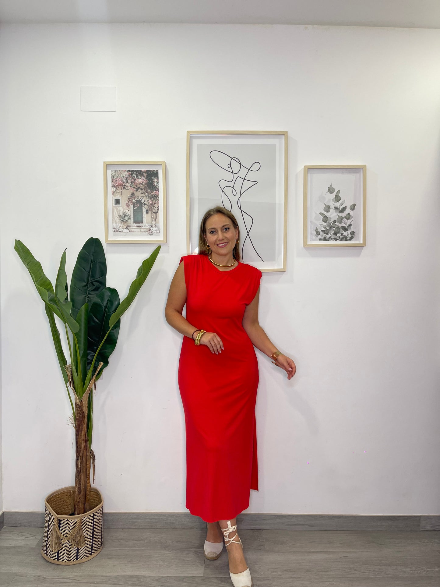 Vestido hombreras rojo