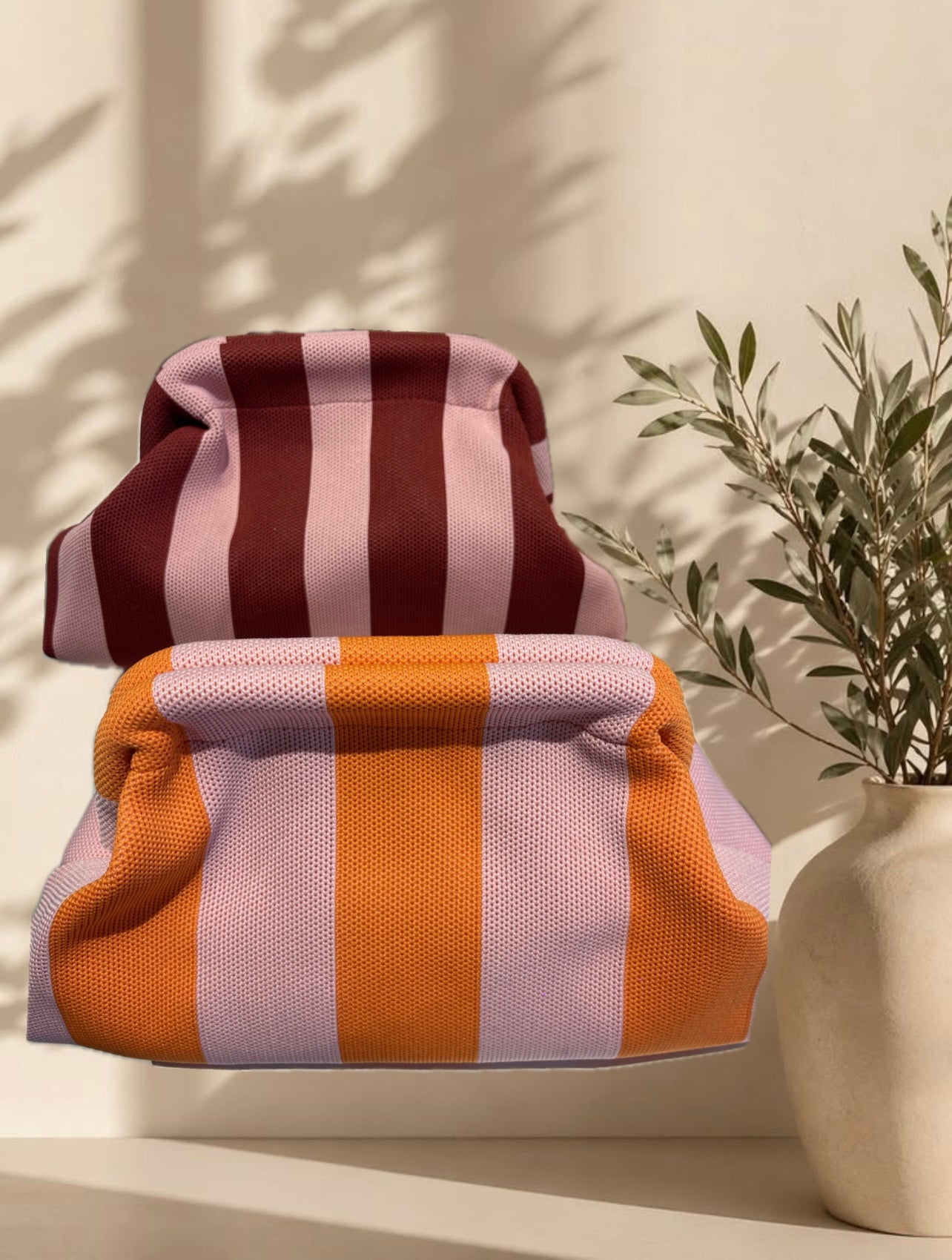 Bolso mano con cadena interior para bandolera