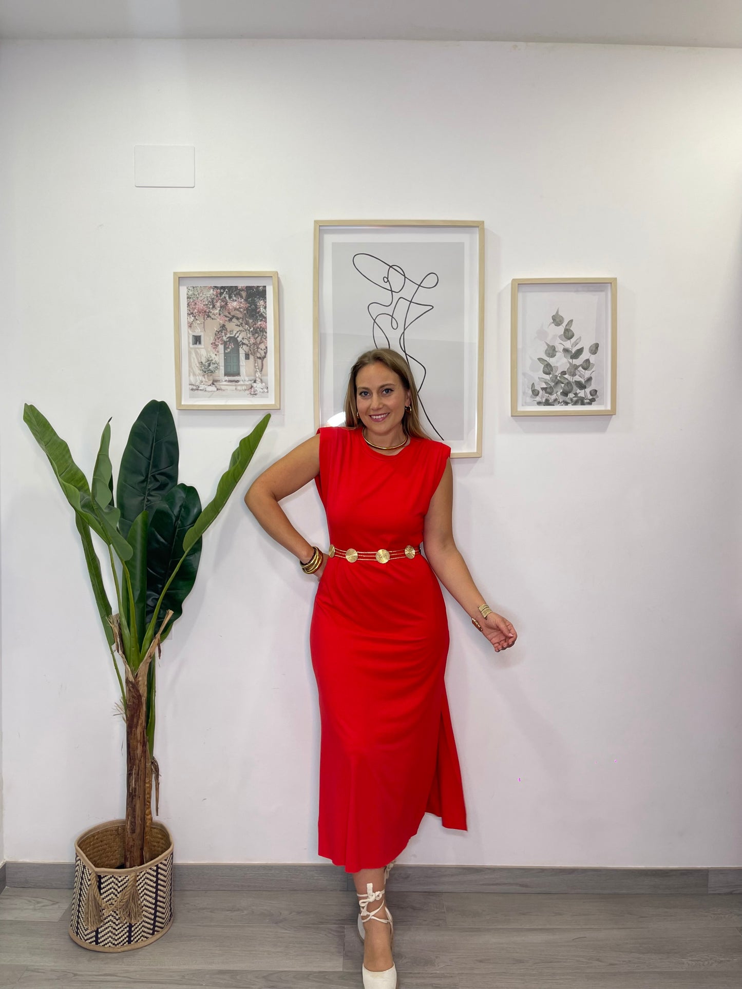 Vestido hombreras rojo