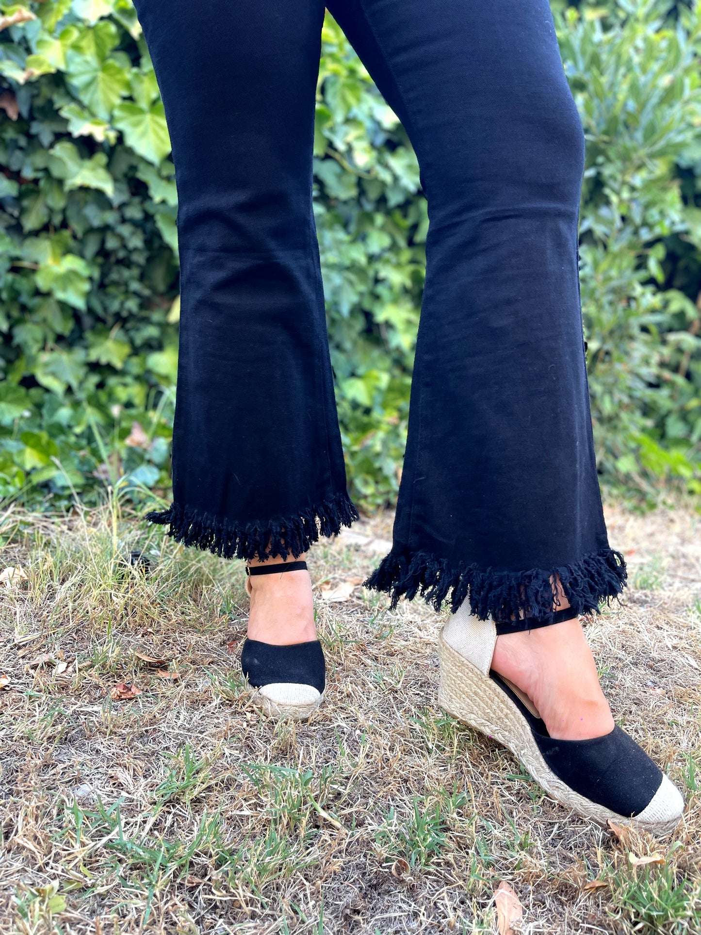 Pantalon negro desflecado