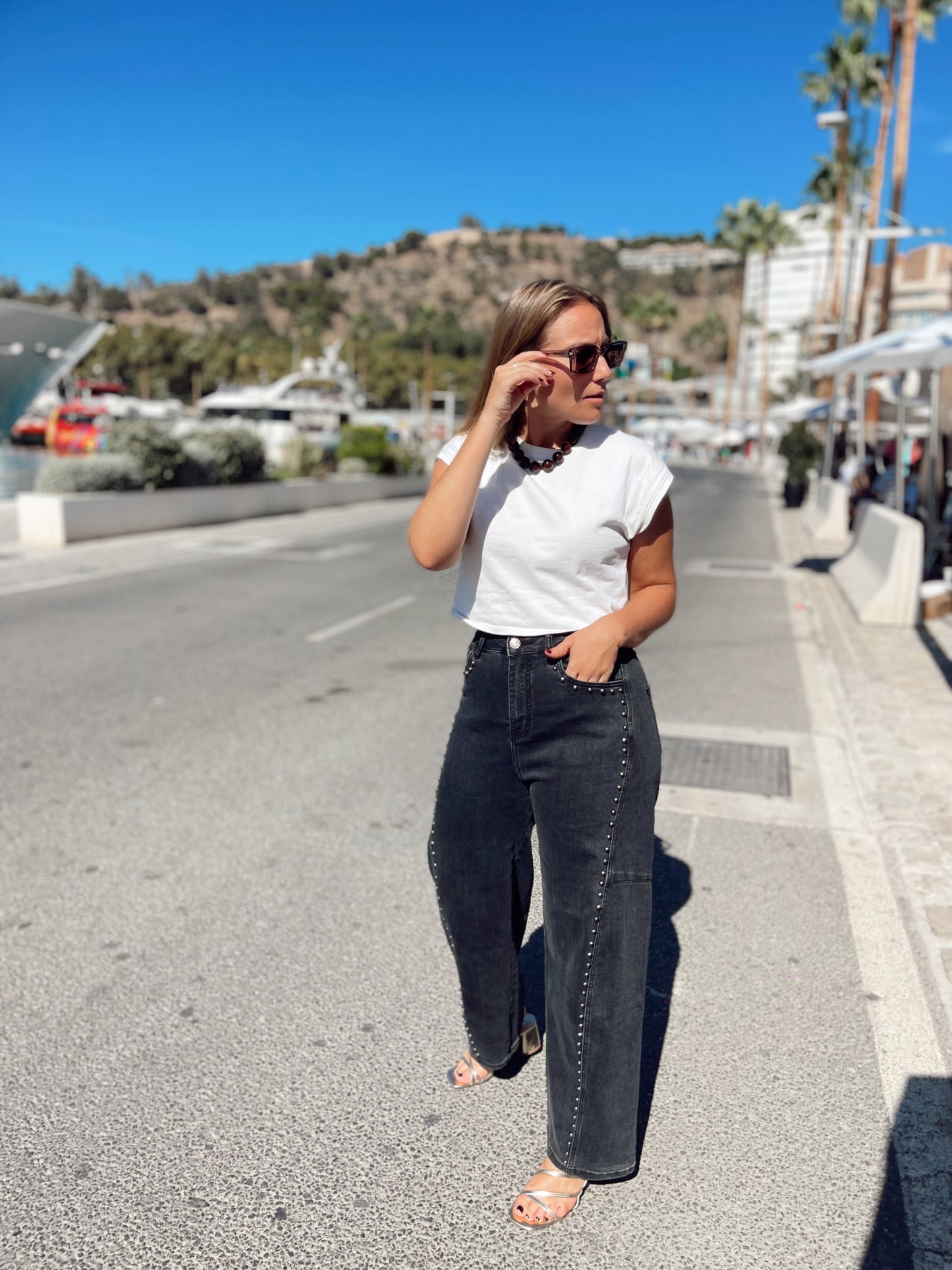 Pantalón tachuelas