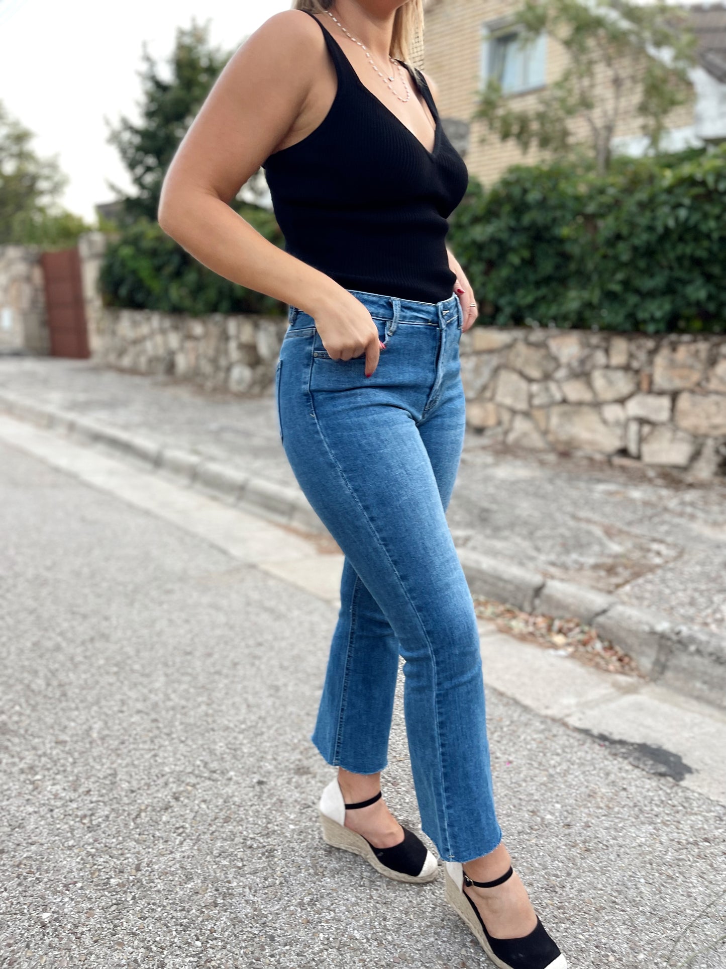 Pantalón vaquero tiro alto slim