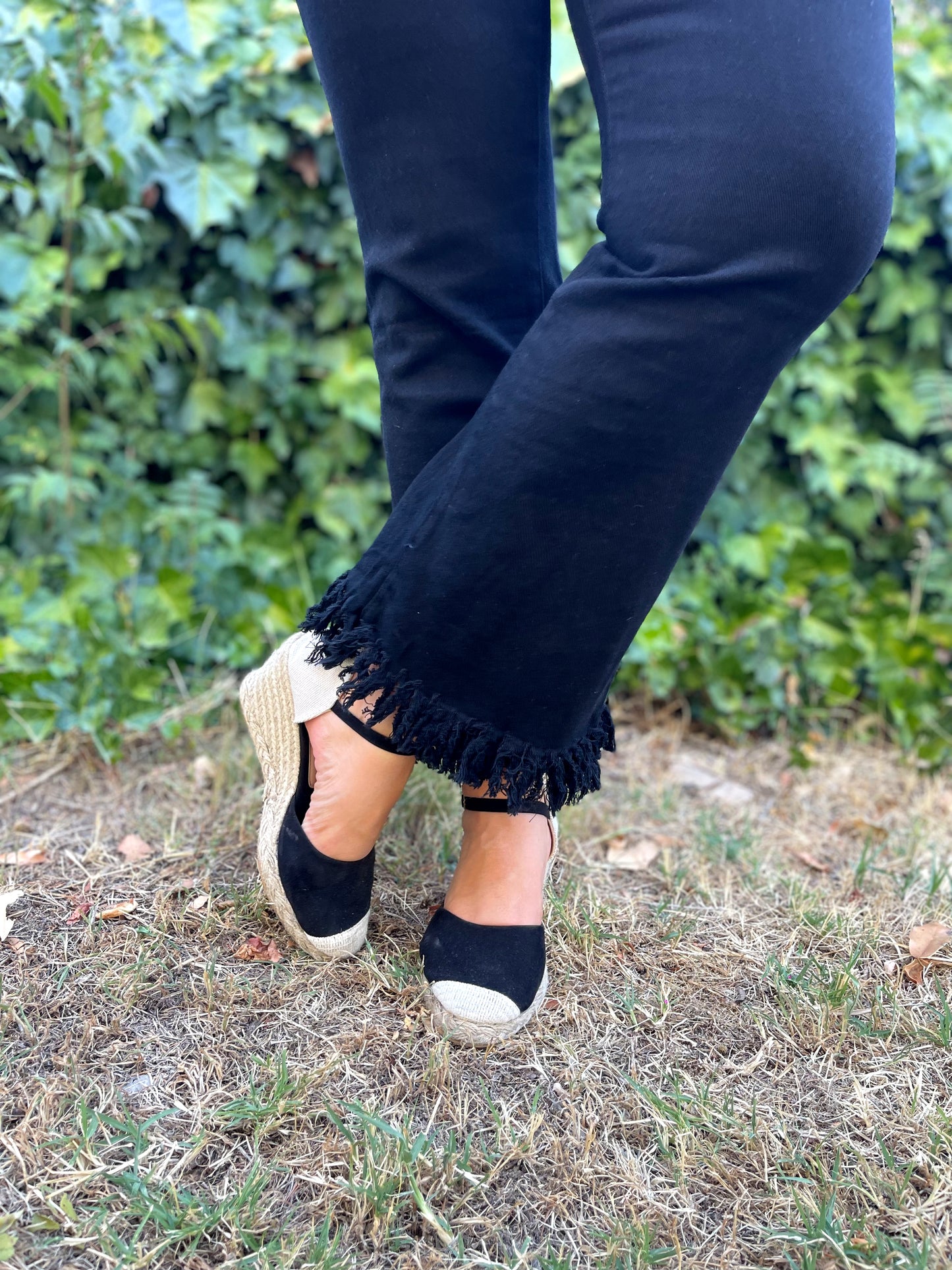 Pantalon negro desflecado