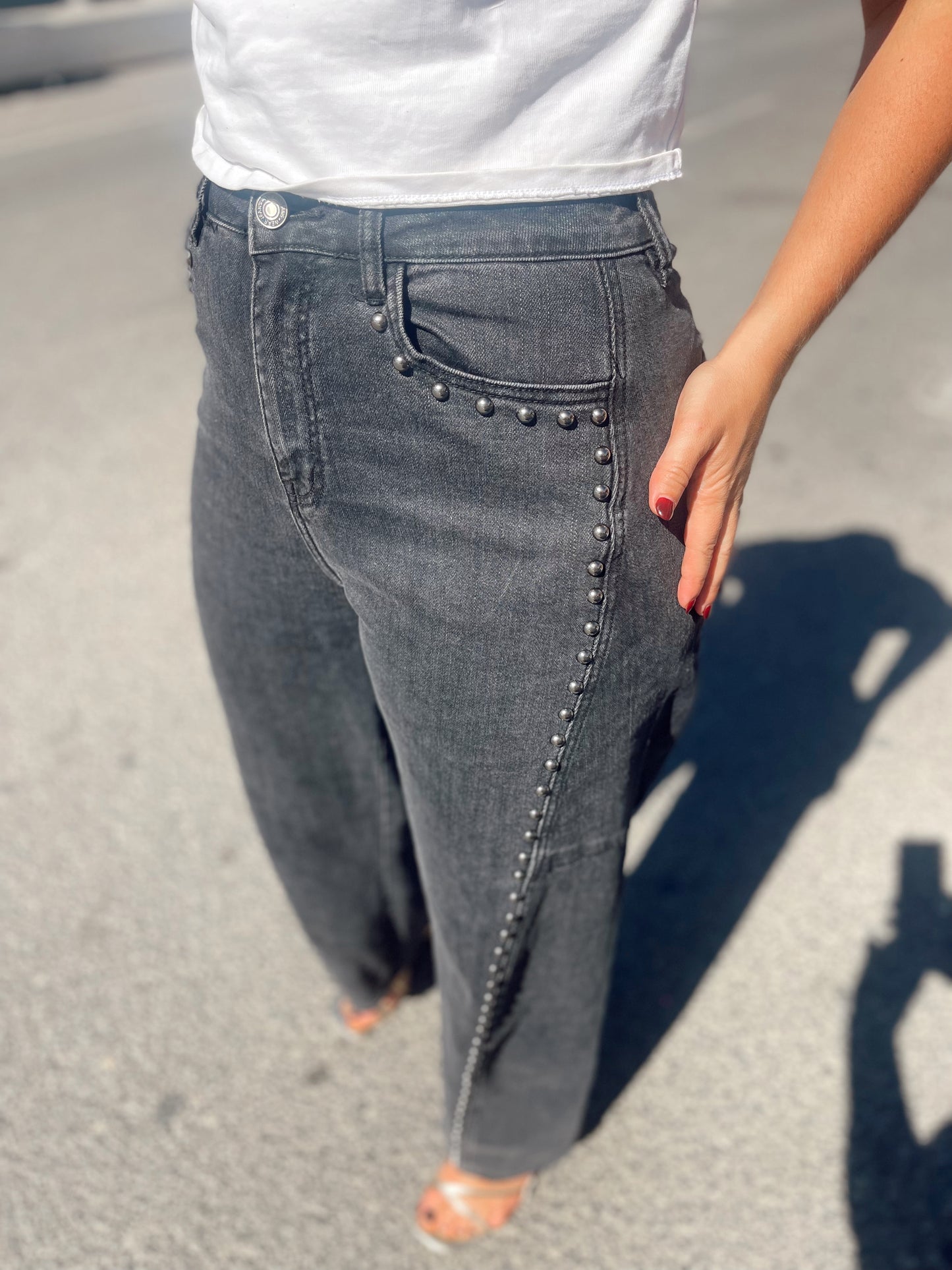 Pantalón tachuelas