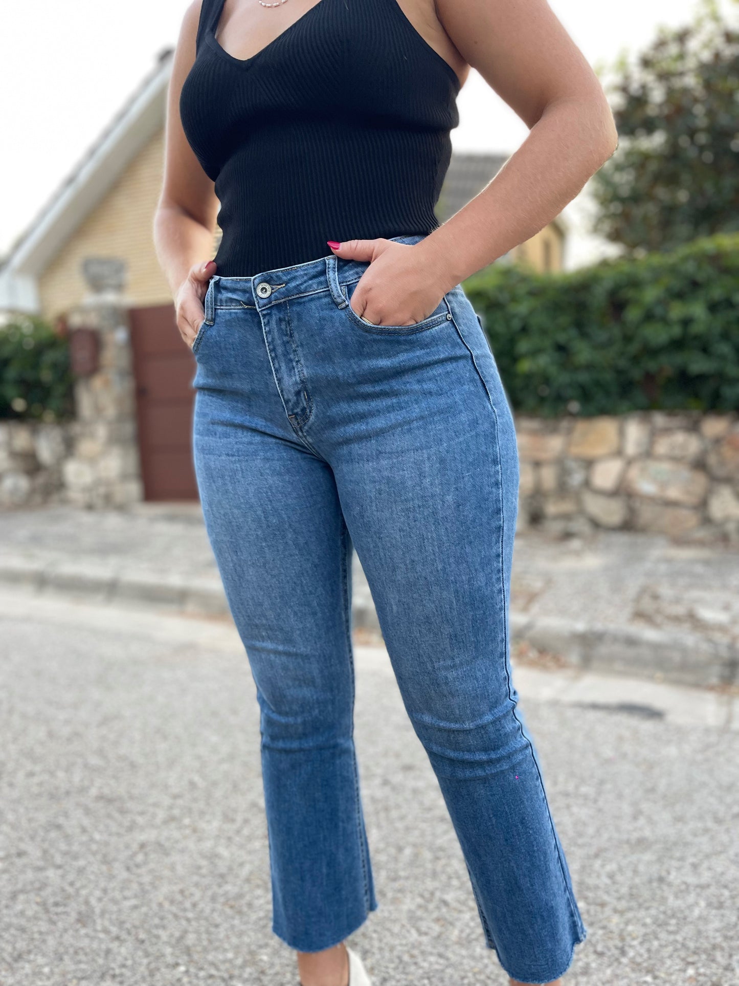 Pantalón vaquero tiro alto slim