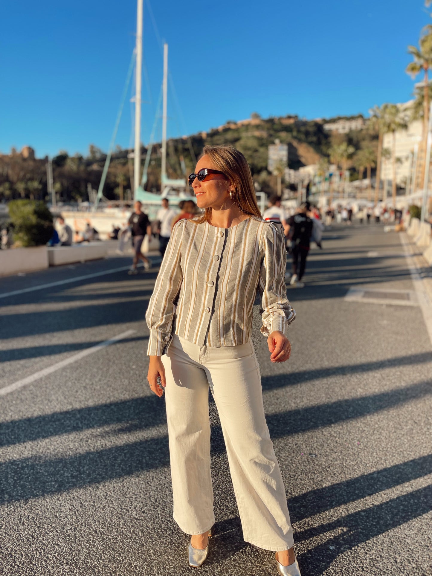 Pantalon vaquero beige elástico de tiro alto recto