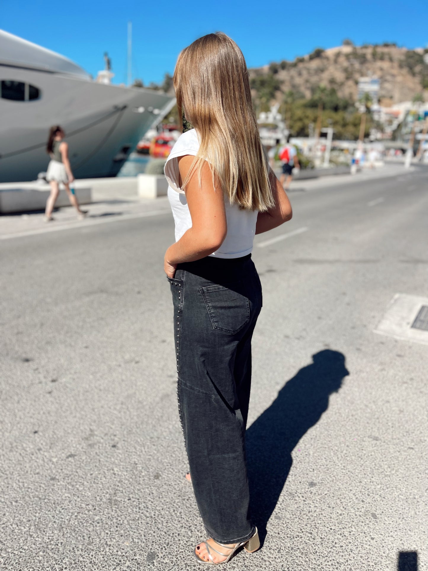 Pantalón tachuelas