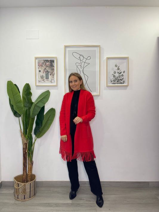 Chaqueta de punto con flecos roja