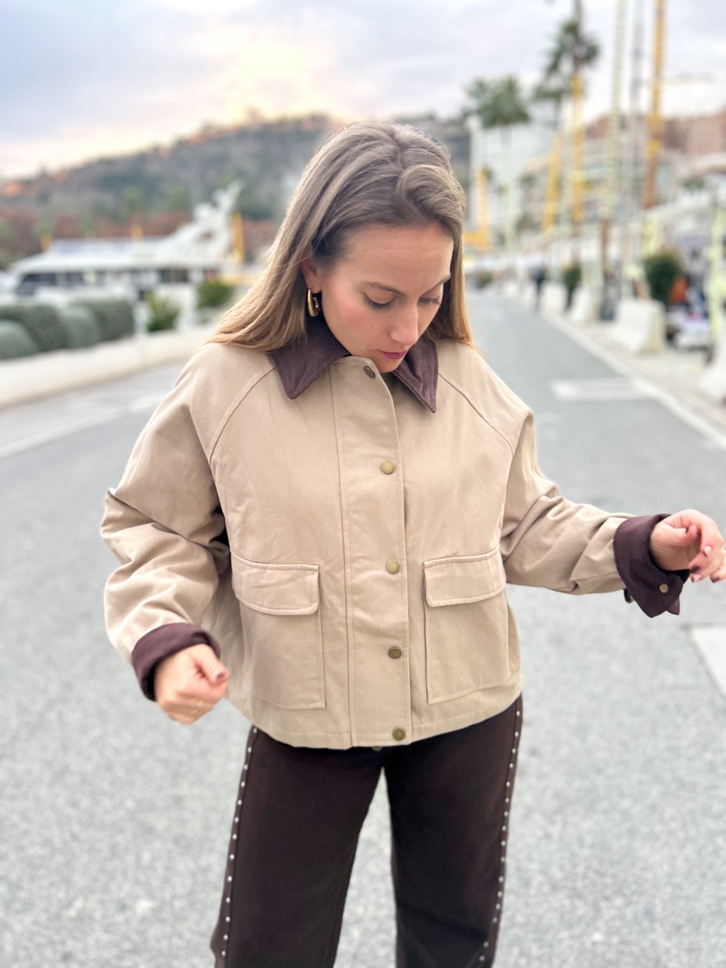 Chaqueta/Abrigo acolchado cuello pana