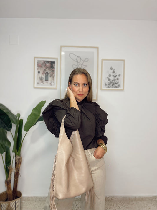 Bolso flecos efecto piel beige + neceser interior + cinta bandolera