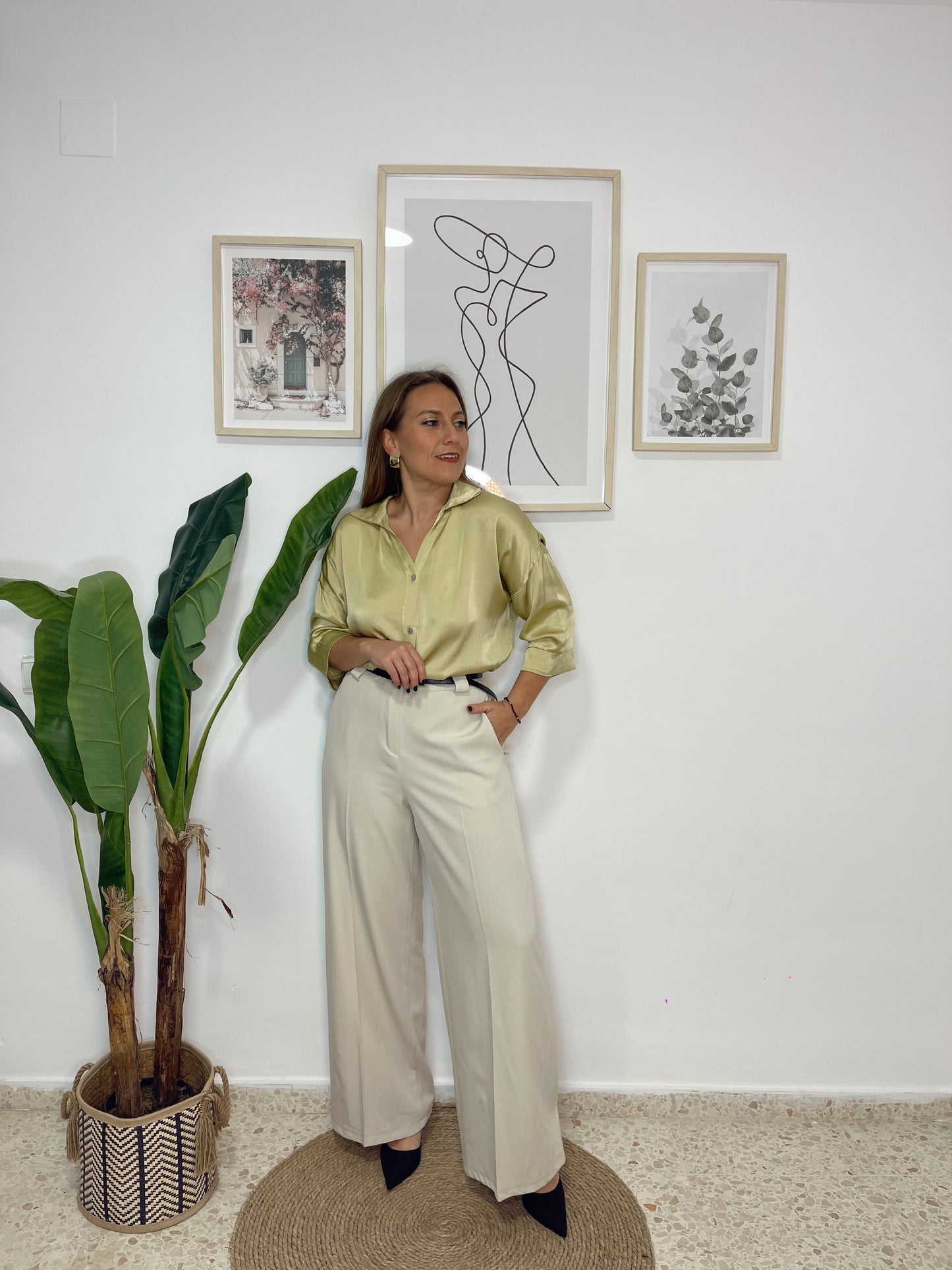 Pantalon pinza beige con cinturón