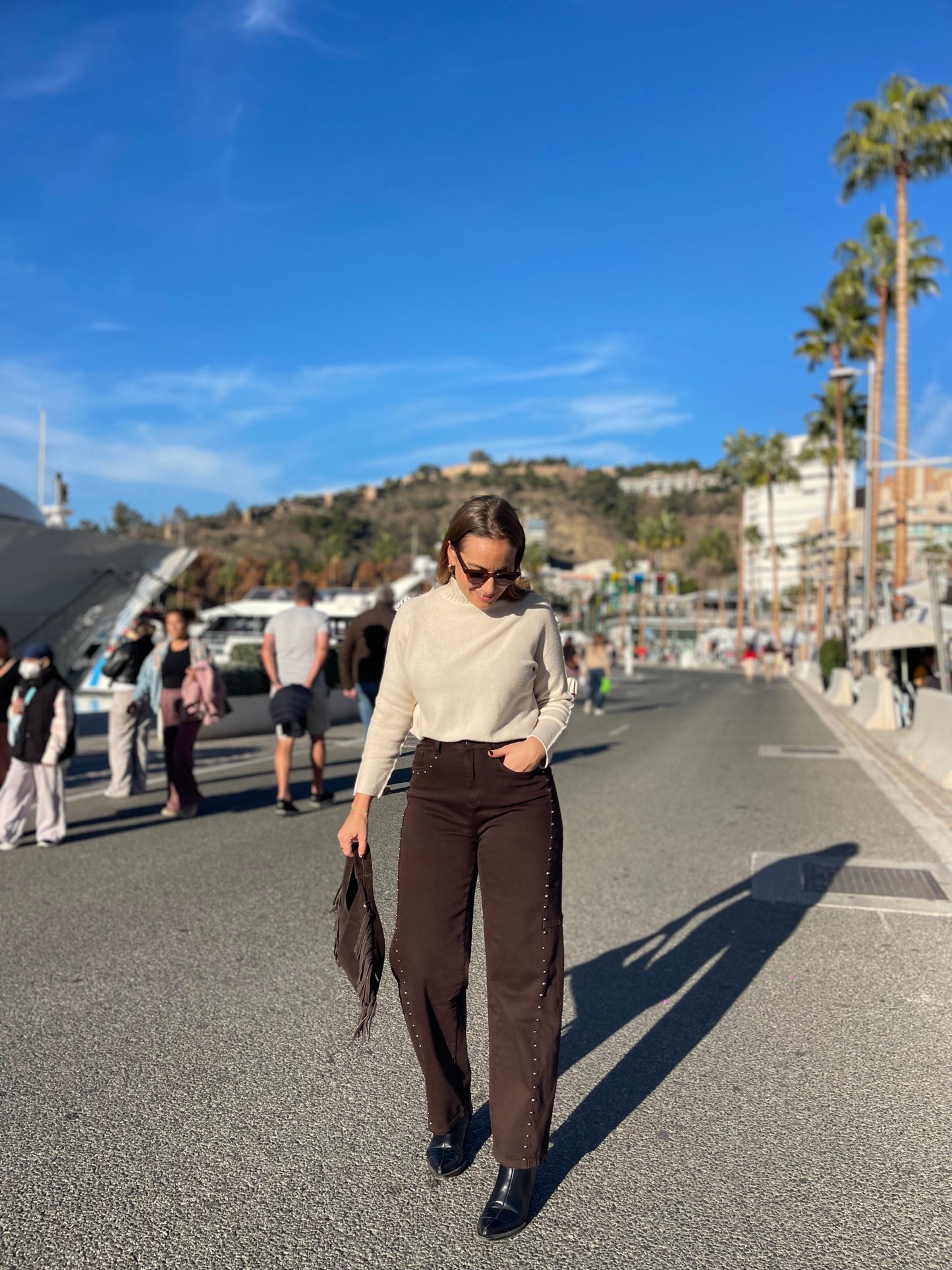 Pantalón tachuelas chocolate