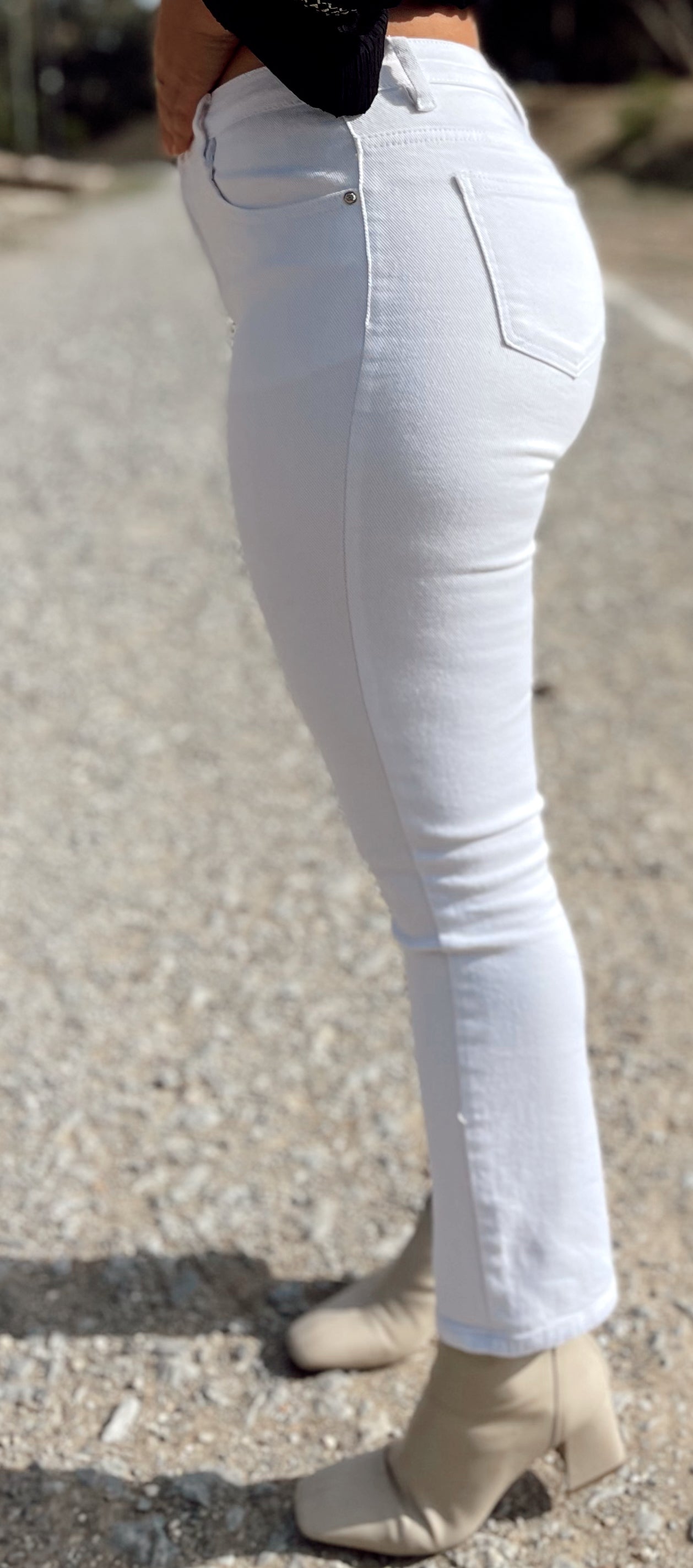 Pantalon vaquero recto blanco elastico