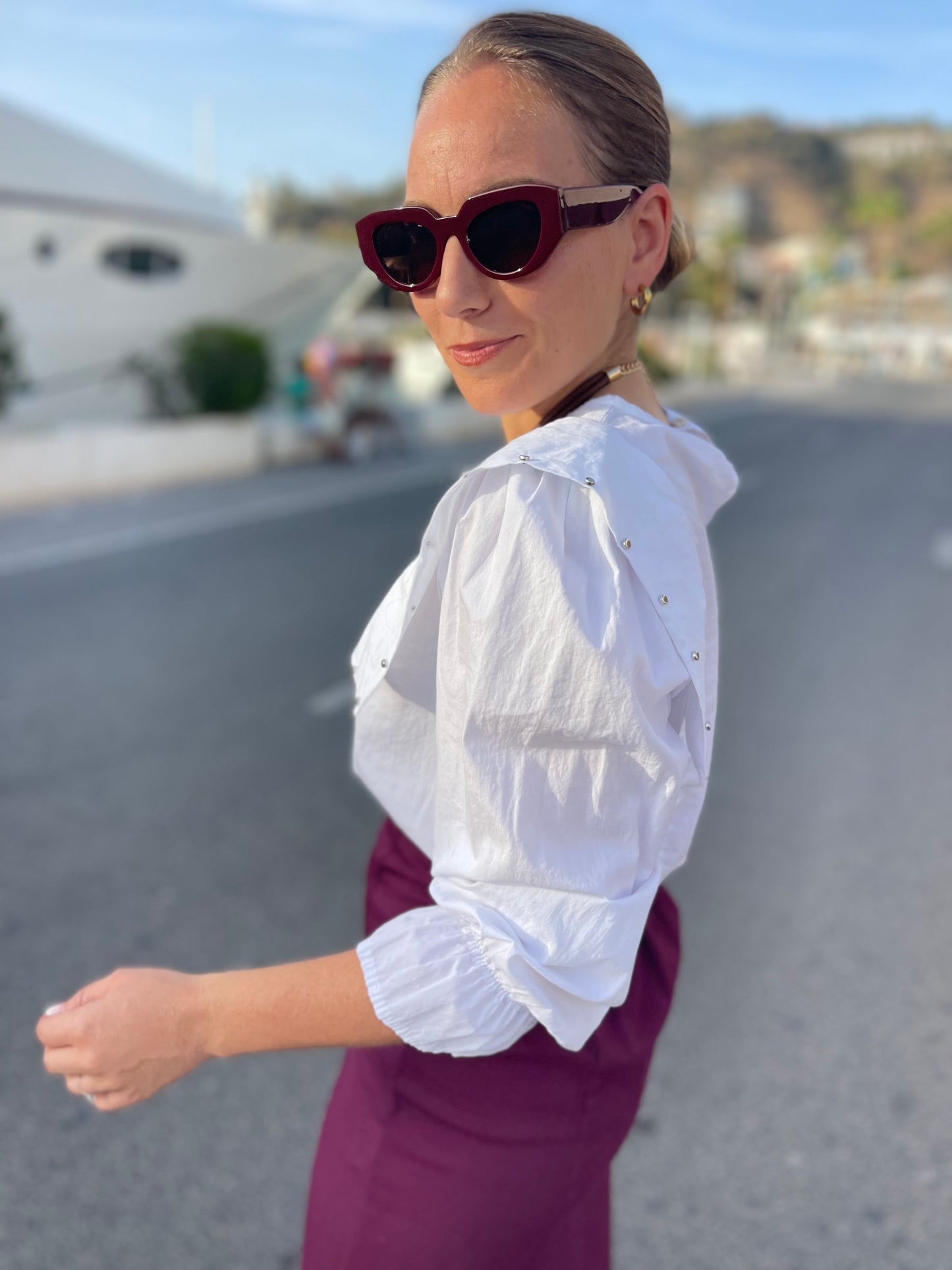 Blusa solapas tachuelas