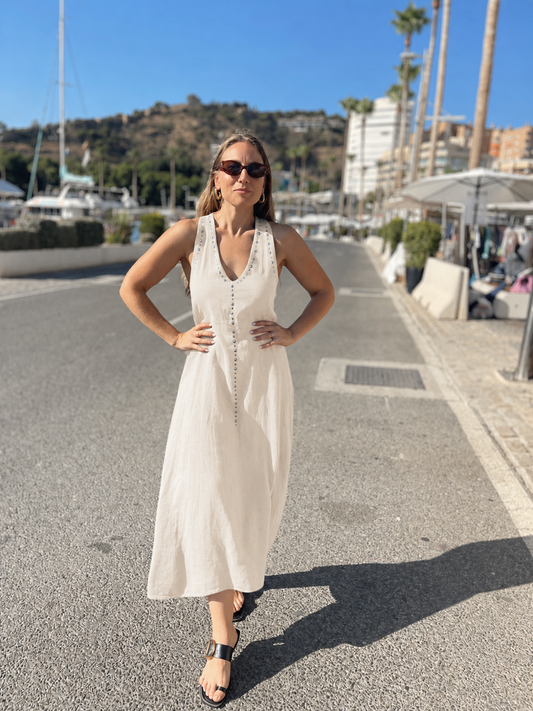 Vestido tachas ariana beige