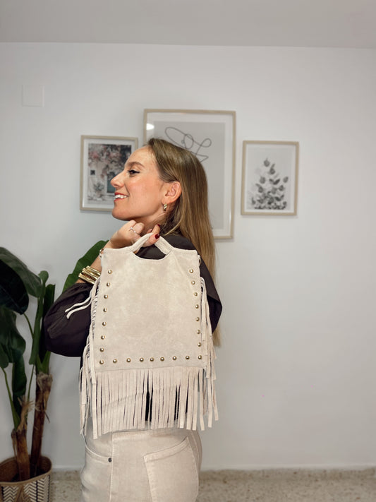 Bolso piel tachas y flecos beige