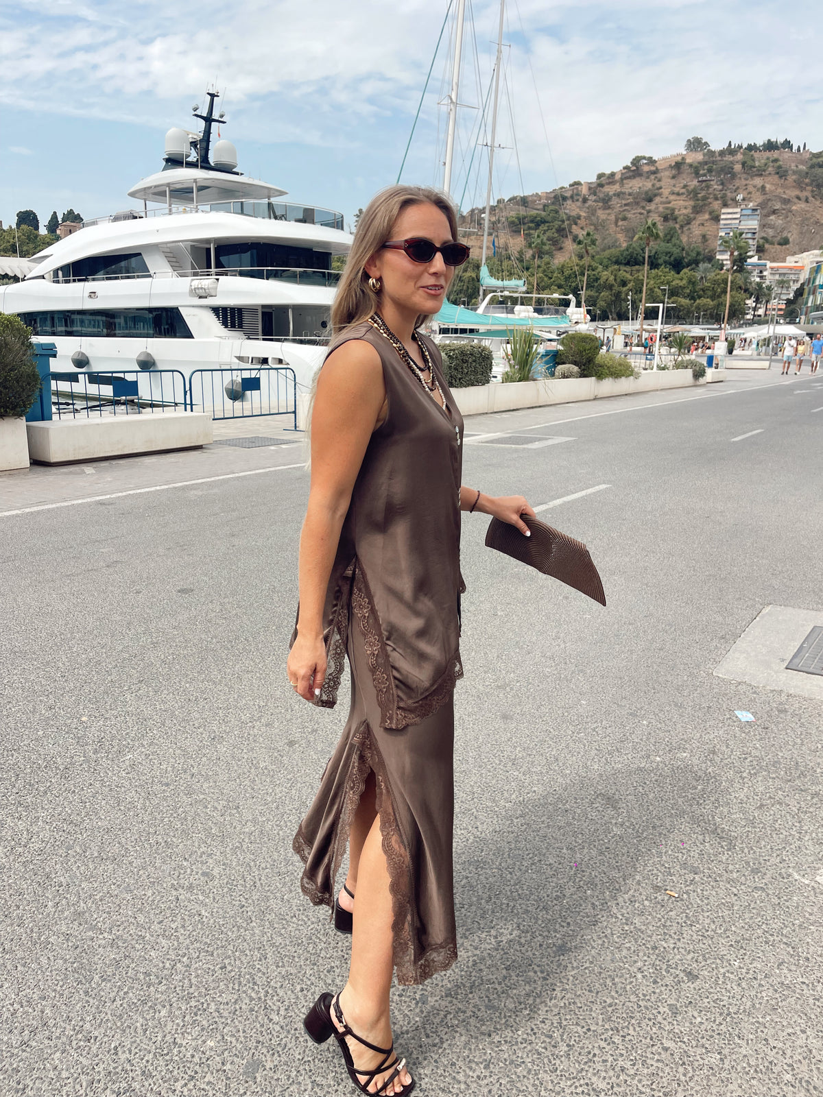 Blusa satinada asimetrica marron