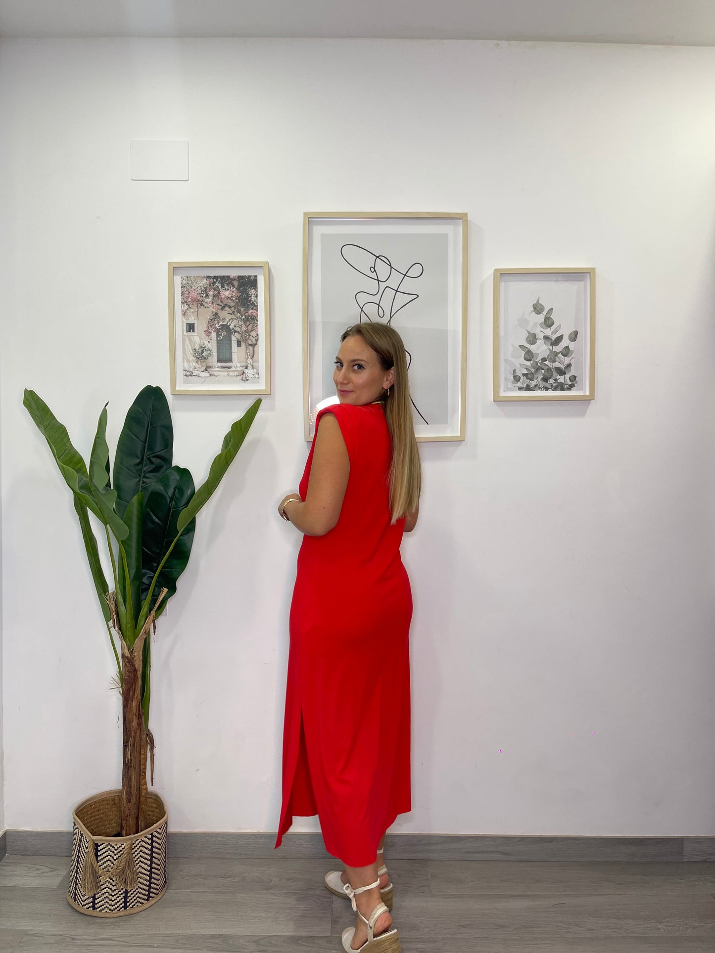 Vestido hombreras rojo