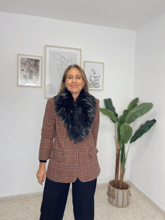 Blazer cuadros marron con cuello pelo extraible