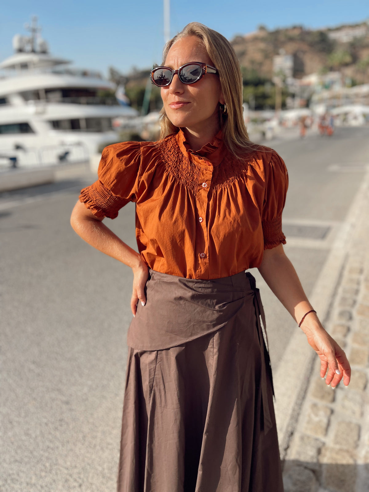 Blusa cuello engomado teja