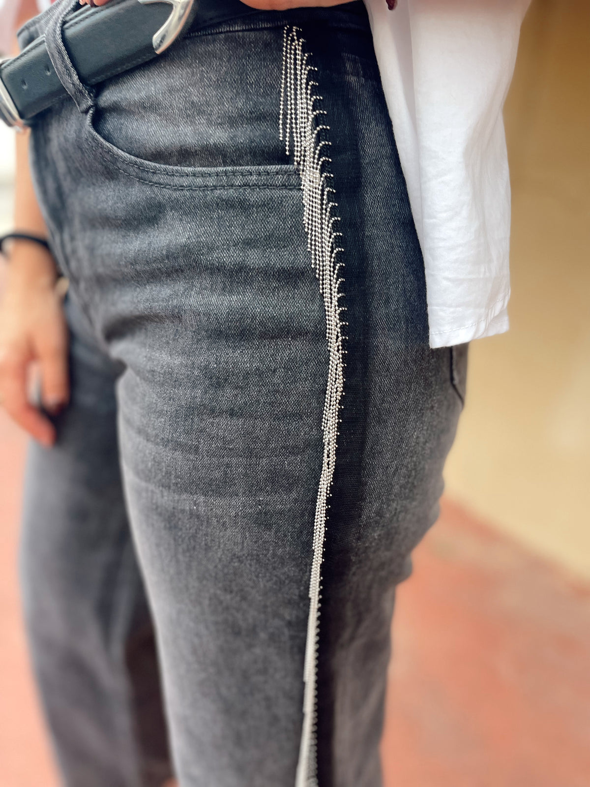 Pantalón vaquero fleco lateral